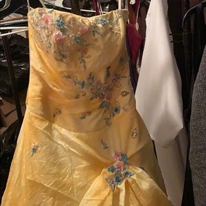 Women’s yellow gown dress size 8